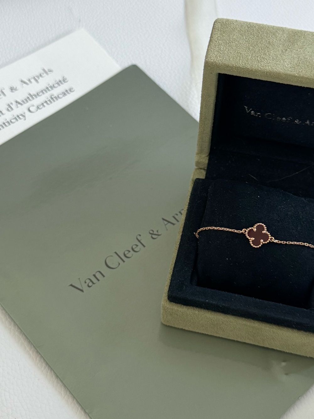Van clef Sweet Alhambra bracelet Carnelian - Picture 6 of 11